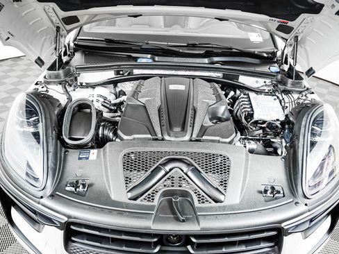 Certified 2026 Porsche Macan S AWD/4WD image 13