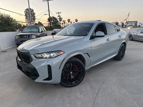 Used 2025 BMW X6 xDrive40i w/ Premium Package AWD/4WD image 3