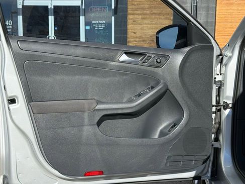 Used 2012 Volkswagen Jetta S image 21