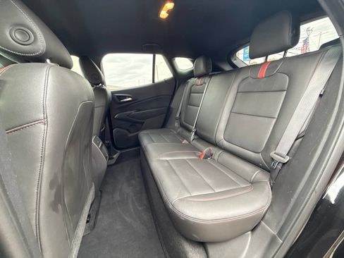 Used 2025 Chevrolet Trax RS FWD image 21