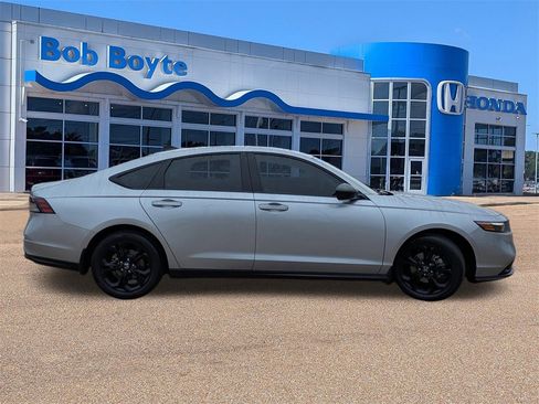 Certified 2025 Honda Accord SE image 6