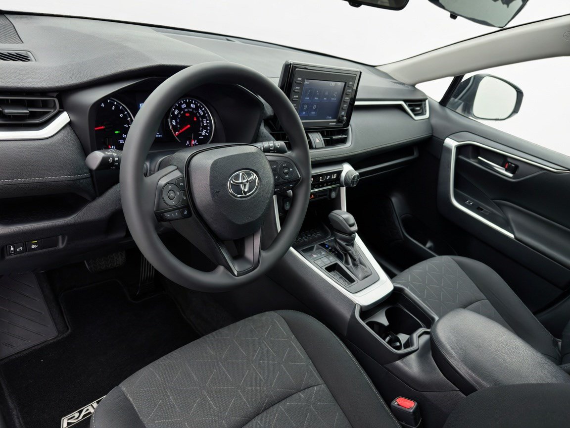 Used 2021 Toyota RAV4 XLE w/ Carpet Mat Package (TMS) FWD image 7