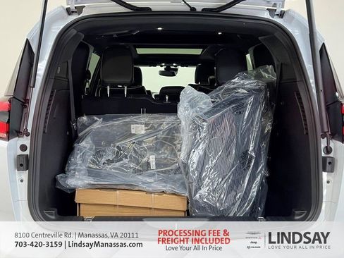 New 2026 Chrysler Pacifica Limited w/ S Appearance Package AWD/4WD image 9