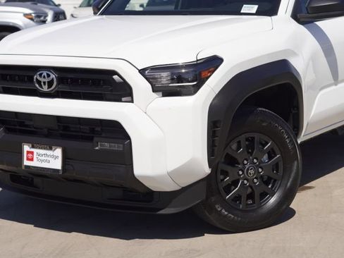 Used 2025 Toyota 4Runner SR5 AWD/4WD image 6