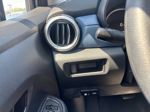 Used 2025 Nissan Versa SV FWD image 27