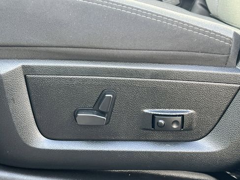 Used 2024 RAM 2500 Big Horn w/ Bed Utility Group image 22