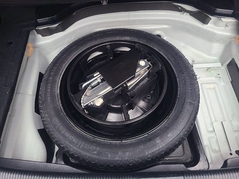 Used 2010 Mercedes-Benz E 550 Coupe image 19