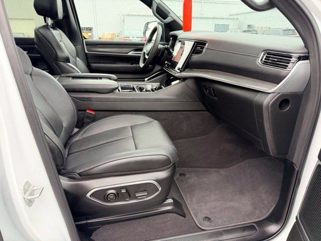 Used 2024 Jeep Wagoneer Series II w/ Premium Group I AWD/4WD image 17