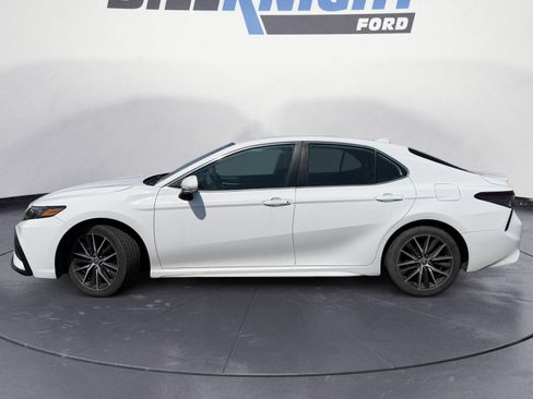 Used 2023 Toyota Camry SE w/ Convenience Package FWD image 2