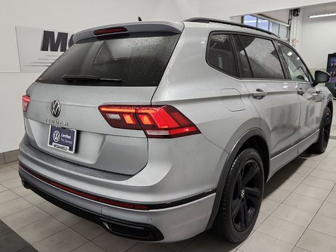 Certified 2023 Volkswagen Tiguan SE R-Line image 4