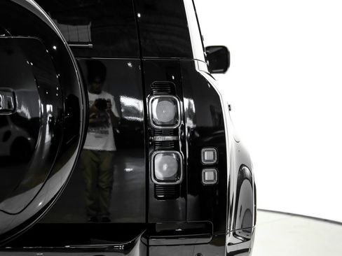 Used 2024 Land Rover Defender 110 V8 AWD/4WD image 58