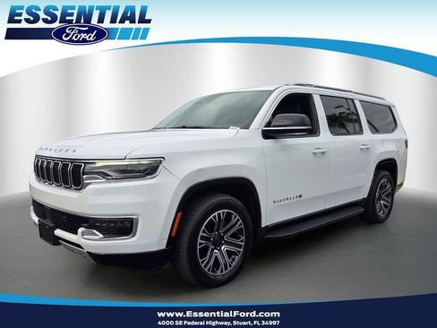 Used 2024 Jeep Wagoneer L Series II w/ Flexible Seating Group AWD/4WD image 1