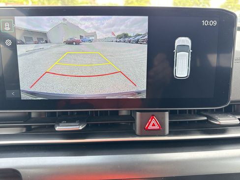Used 2026 Kia Carnival FWD image 23