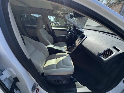Used 2017 Volvo XC60 T5 Inscription w/ Preferred Option Package FWD image 27