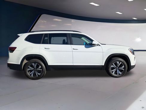 Certified 2025 Volkswagen Atlas SE image 2