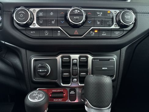 New 2026 Jeep Gladiator Mojave AWD/4WD image 23