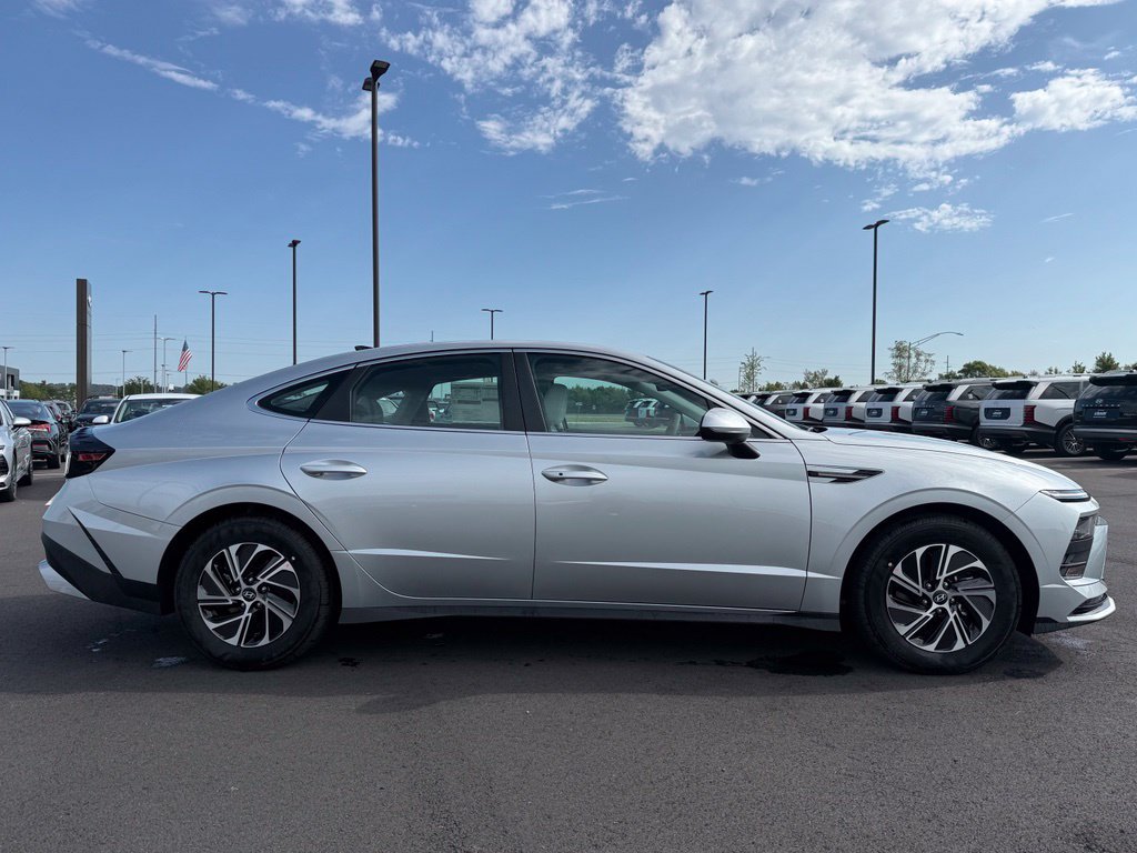 New 2026 Hyundai Sonata Blue FWD image 4