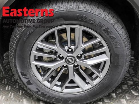 Used 2022 Nissan Rogue S image 29