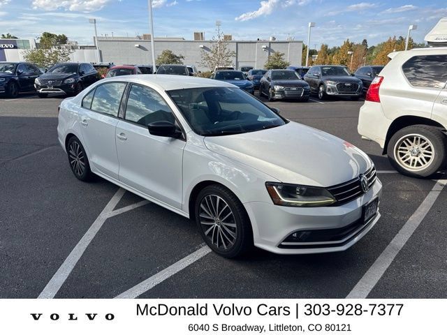 Used 2017 Volkswagen Jetta Sport FWD image 2