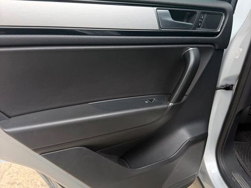 Used 2017 Volkswagen Touareg Wolfsburg Edition AWD/4WD image 9