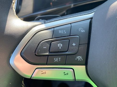Used 2024 Volkswagen Atlas SE FWD image 26