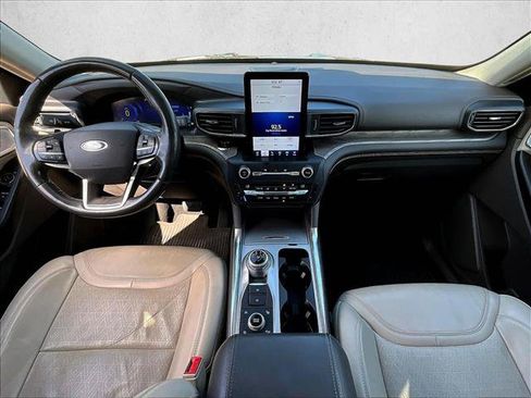 Used 2020 Ford Explorer Platinum w/ Premium Technology Package image 13