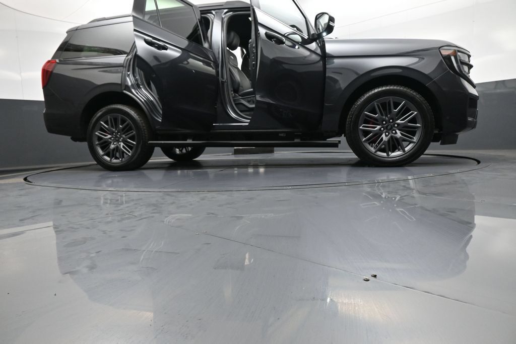 Used 2025 Ford Expedition Platinum w/ Stealth Performance Package AWD/4WD image 58