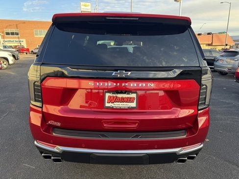 Used 2025 Chevrolet Suburban High Country image 4
