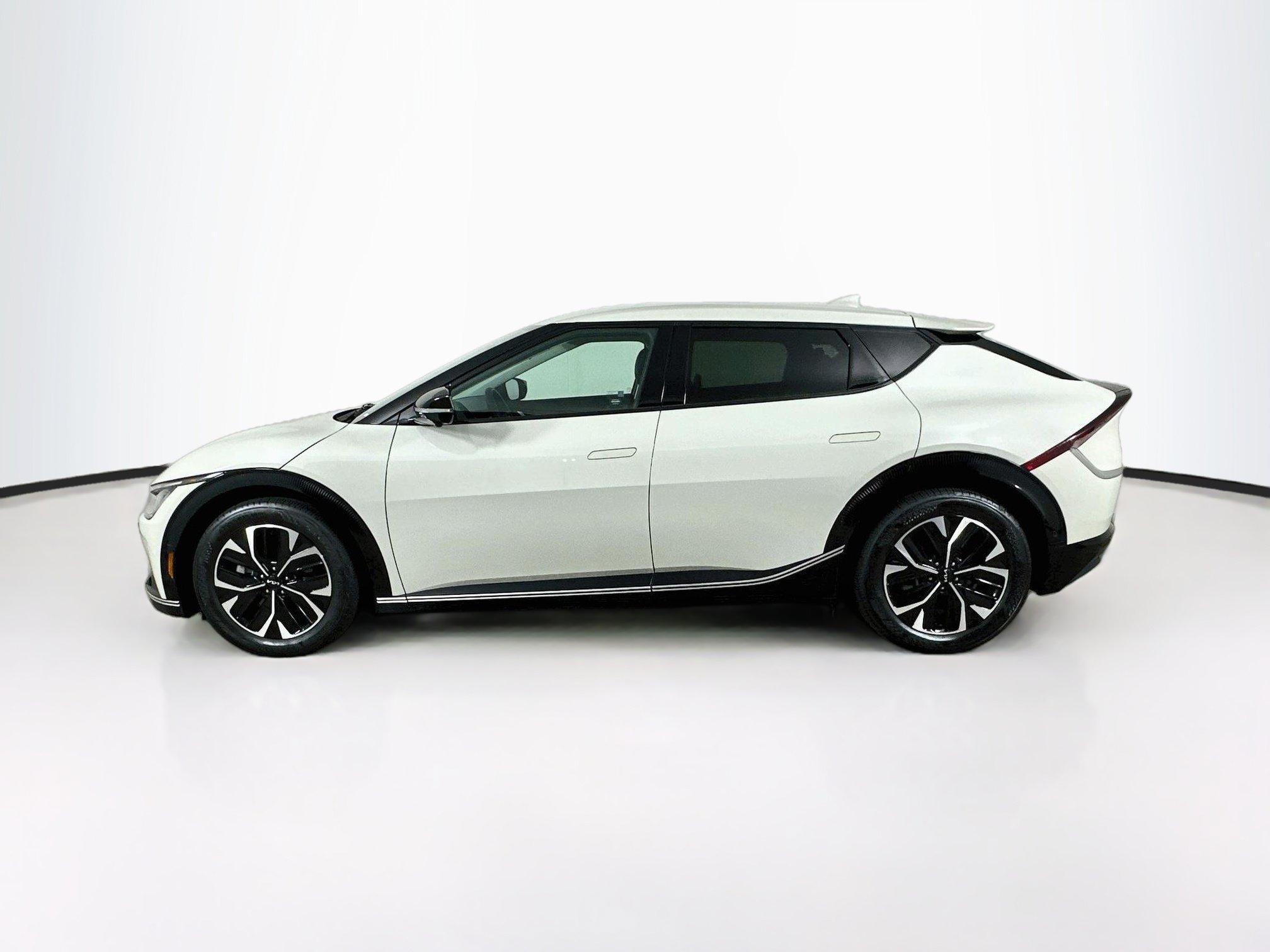 Used 2024 Kia EV6 Wind w/ Wind Technology Package AWD/4WD image 4