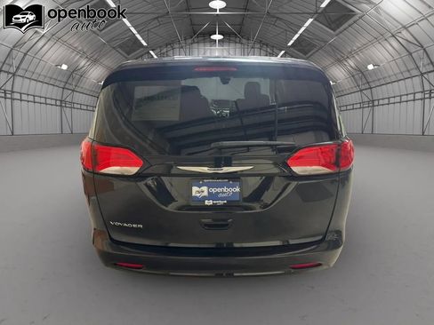 Used 2023 Chrysler Voyager LX FWD image 6