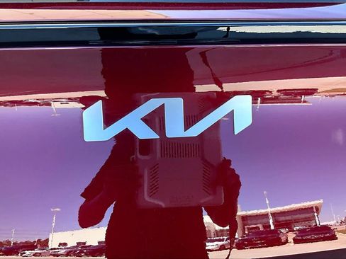 Used 2025 Kia Sportage SX Prestige image 9