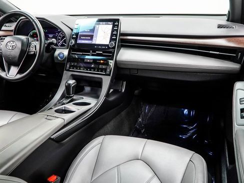 Used 2021 Toyota Avalon XLE w/ Moonroof Package image 17