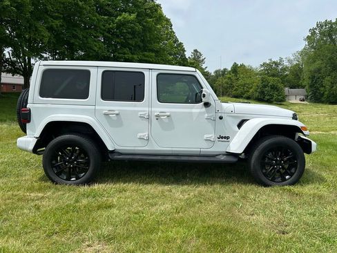 Used 2021 Jeep Wrangler Unlimited Sahara AWD/4WD image 2
