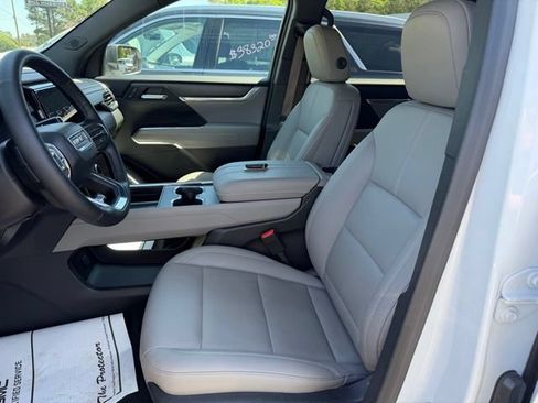 Used 2026 GMC Acadia Elevation w/ Elevation Premium Package FWD image 13