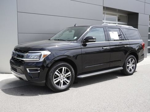 Used 2022 Ford Expedition Limited AWD/4WD image 3