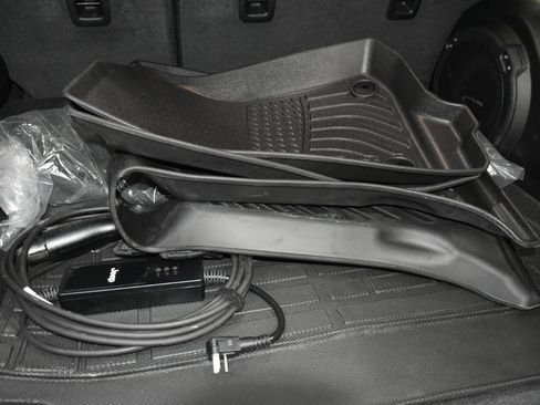 Used 2024 Jeep Wrangler Unlimited Sahara w/ Technology Group image 34