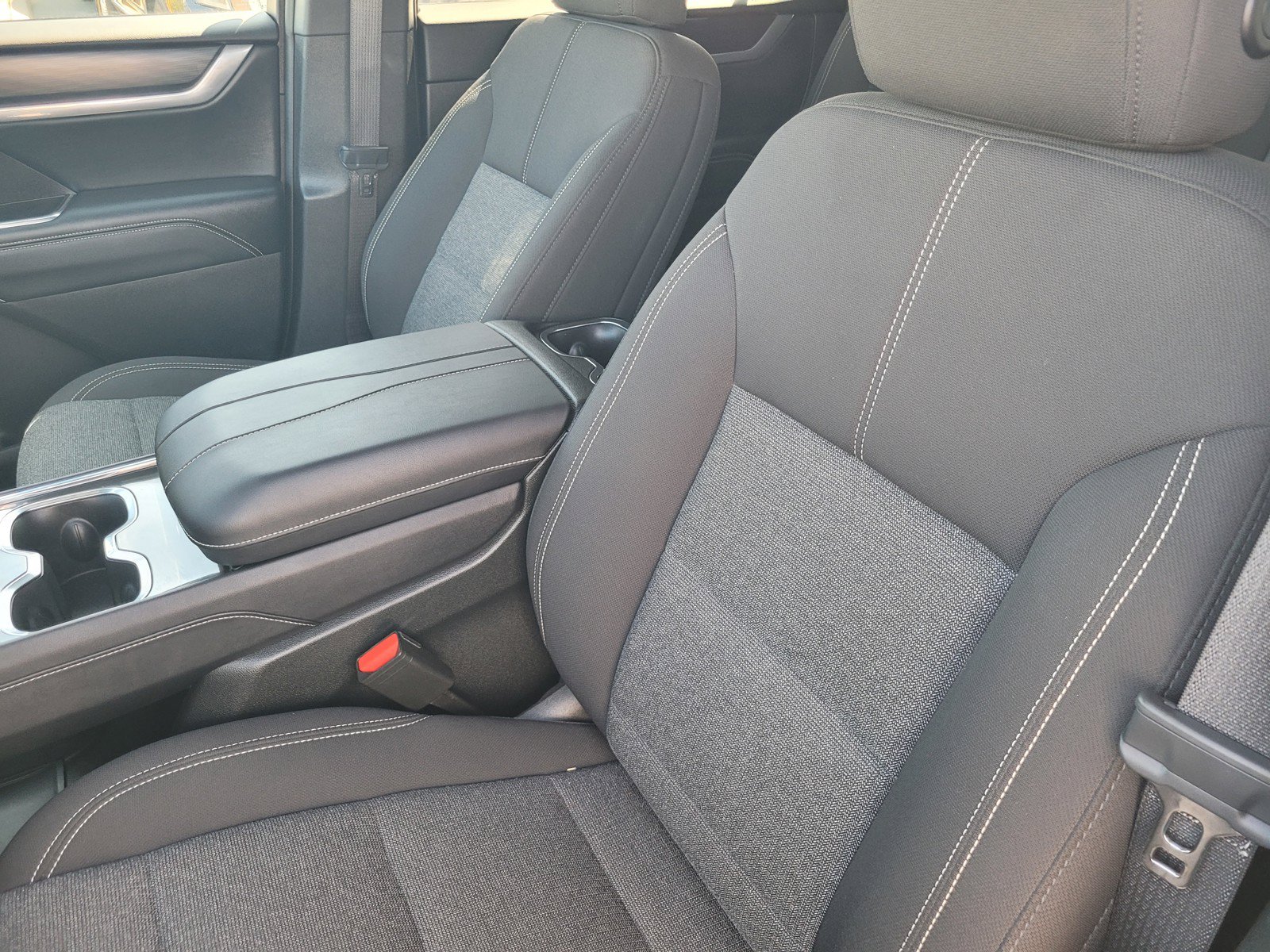 Used 2025 GMC Acadia Elevation FWD image 9