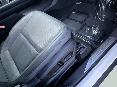 Used 2025 Lexus RZ 450e image 46