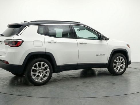 Used 2025 Jeep Compass Limited AWD/4WD image 9
