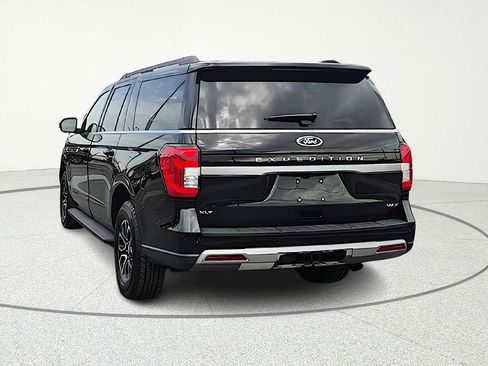 Used 2024 Ford Expedition Max XLT image 5