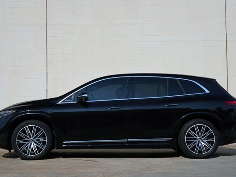 Used 2023 Mercedes-Benz EQS 580 4MATIC SUV w/ Exclusive Trim Package image 8