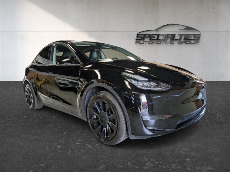 Used 2023 Tesla Model Y Long Range AWD/4WD image 1