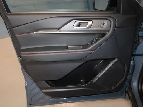 Used 2025 Ford Explorer ST-Line image 5