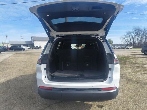 Used 2024 Jeep Grand Cherokee L Altitude image 28