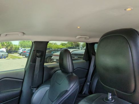 Used 2023 Jeep Cherokee Altitude Lux AWD/4WD image 19