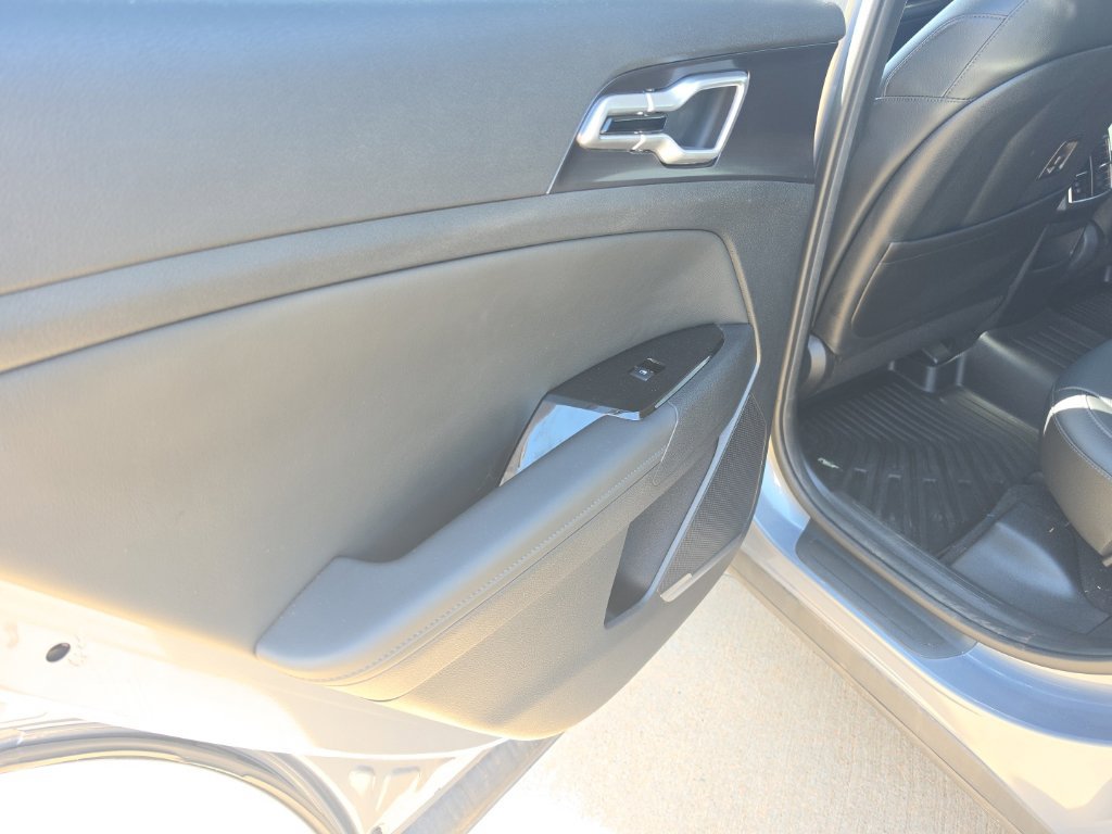 Used 2025 Kia Sportage EX w/ Premium Package FWD image 25