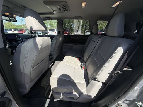 Used 2016 Honda Pilot Touring image 20