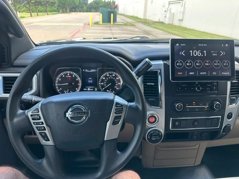 Used 2017 Nissan Titan SV AWD/4WD image 34