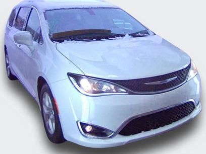 Used 2019 Chrysler Pacifica Touring-L Plus w/ Tire & Wheel Group