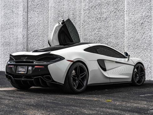Used 2017 McLaren 570S image 21